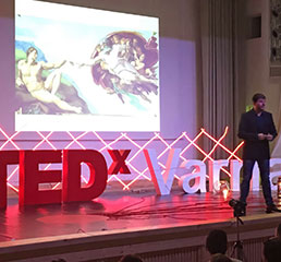 Пламен Русев на сцената на TEDx