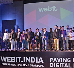 Пламен Русев на етап Webit.India с местния екип на Webit